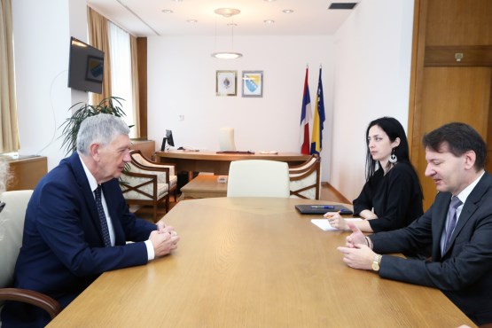 Zamjenik predsjedatelja Zastupničkog doma PSBiH Nebojša Radmanović primio u nastupni posjet veleposlanika Rumunjske 